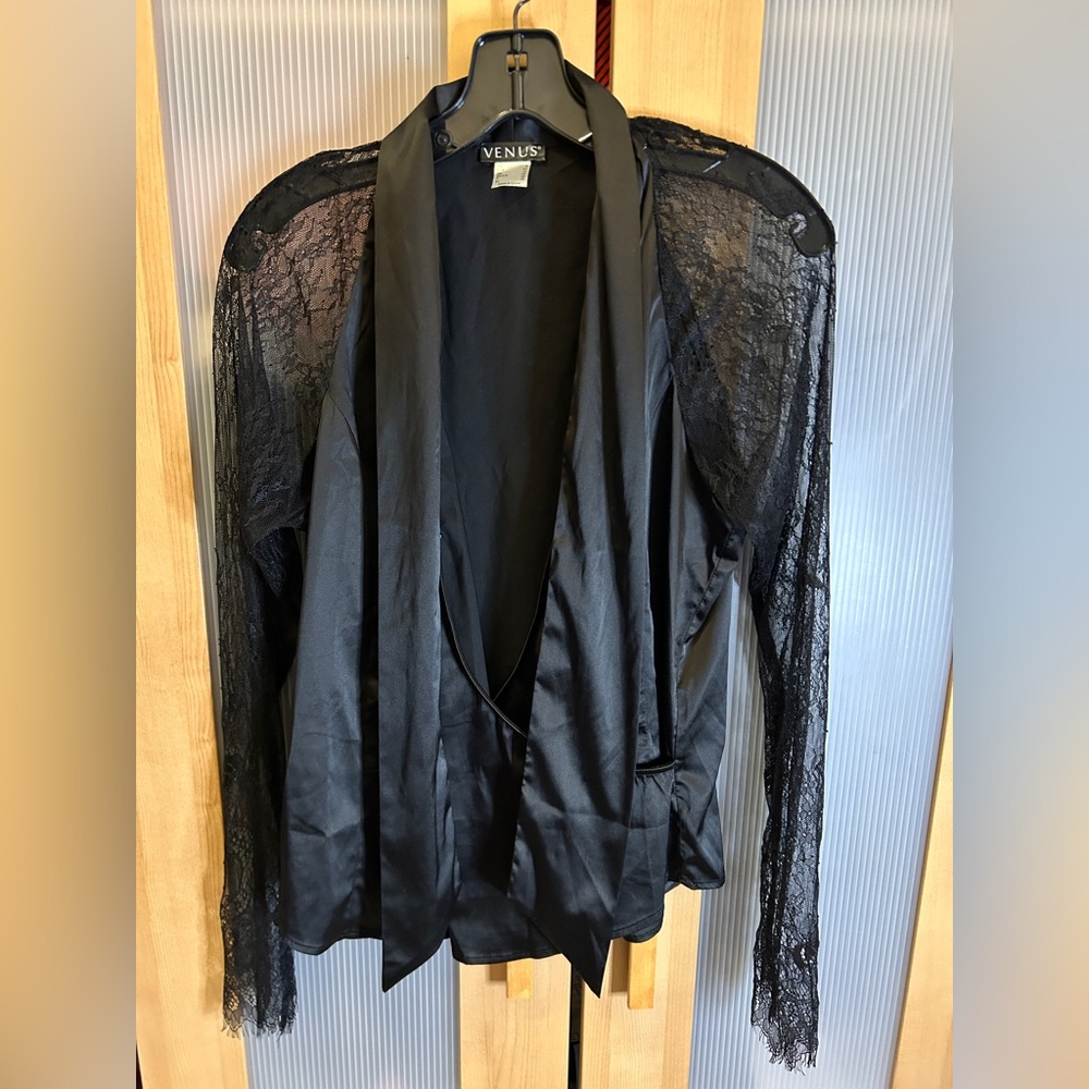 Venus lace black cardigan Size 8